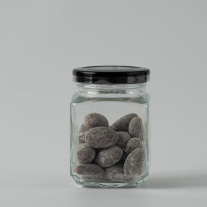 Bademi s mliječnom čokoladom i cimetom